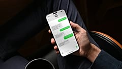 Un usuario utiliza una aplicación móvil
