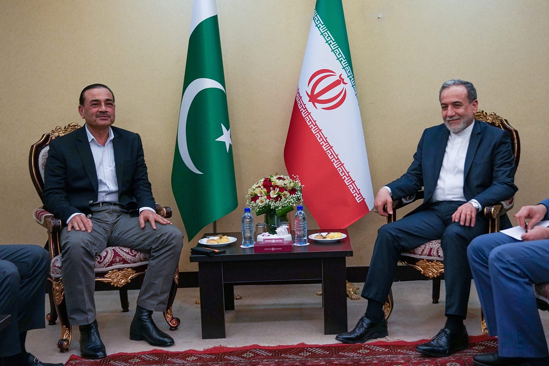 آنچه باید درباره فرمانده ارتش پاکستان و نقش او به عنوان میانجی میان ...