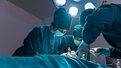 Viele Patienten in Spanien müssen lange auf die geplante Operation warten