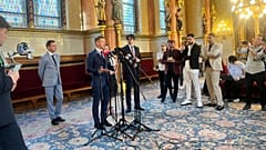 Péter Magyar, Vorsitzender der Theiß-Partei, gibt nach der Vorbereitungssitzung für die Eröffnungssitzung des Parlaments eine Pressekonferenz