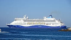 Das Kreuzfahrtschiff Celestyal Discovery verlässt Rhodos am 30. Juli 2025