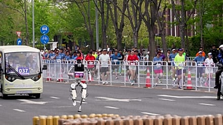 China hosts humanoid robots in Beijing half marathon