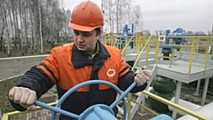 Arbeiter an einer Pumpstation der Freundschafts-Ölpipeline in Belarus