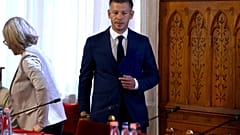 Magyar Péter a Parlamentben, miután elsöprő többséggel megnyerte a választásokat pártjával 