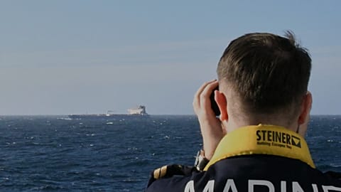  La Armada de Francia interceptó el jueves un petrolero en el mar Mediterráneo que viajaba desde Rusia, en una misión dirigida contra la flota rusa en la sombra, jueves 22 de enero de 2026.