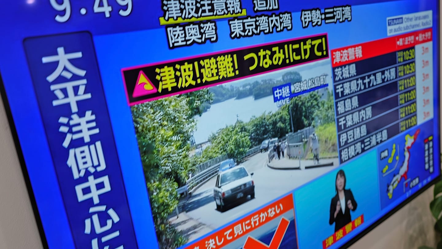 Japan issues tsunami warning after powerful 7.4 ...