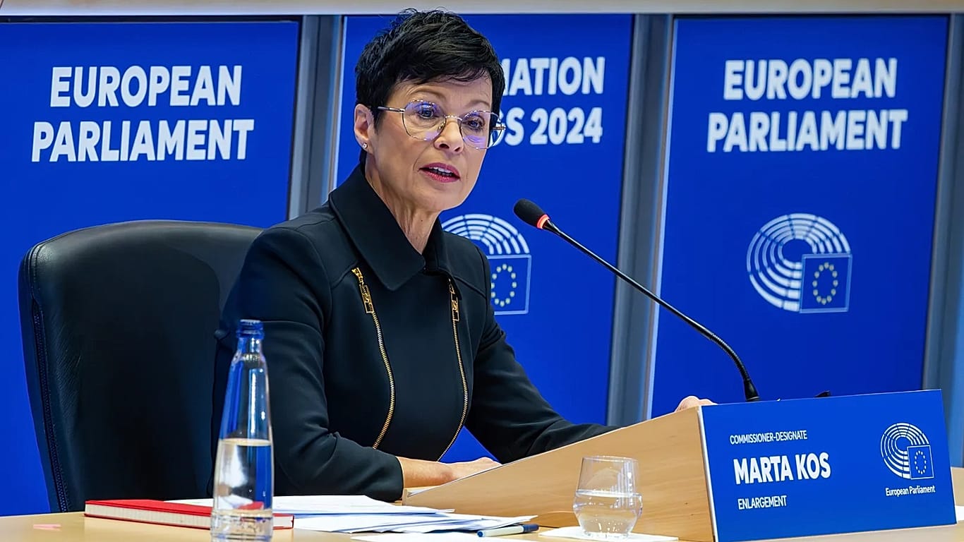 Ue valuta congelamento di 1,5 miliardi di euro di fondi per la Serbia
