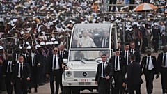 Papst Leo XIV. trifft am Sonntag, 19. April 2026, in Kilamba ein, rund dreißig Kilometer südlich von Luanda in Angola, um die Sonntagsmesse zu leiten.