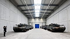 Symbolfoto: Ein Blick auf Leopard-2-Panzer in Unterlüß, Deutschland, Montag, 12. Februar 2024.