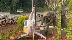 Imagem de um soldado das FDI a profanar uma estátua de Jesus no Sul do Líbano