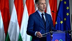 Magyar Péter a Tisza Párt parlamenti frakciójának első ülése után tartott budapesti sajtótájékoztatóján