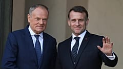 French President Emmanuel Macron welcomes Poland's Prime Minister Donald Tusk in Paris, 6 January, 2026