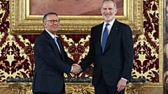António José Seguro (esq.), presidente de Portugal, ao lado de Felipe VI, rei de Espanha, em Madrid, 20 de abril de 2026