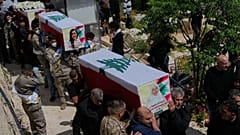 Funerale di civili uccisi nella guerra tra Hezbollah e Israele nel villaggio di Bazouriyeh, nel sud del Libano (20 aprile 2026)