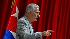 El presidente cubano, Miguel Díaz-Canel, pronuncia un discurso en el Palacio de Convenciones de La Habana, Cuba, el 20 de marzo de 2026.