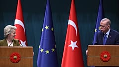 Avrupa Komisyonu Başkanı Ursula von der Leyen (solda), 17 Aralık 2024 Salı günü Ankara'da Cumhurbaşkanı Recep Tayyip Erdoğan ile ortak basın toplantısında.