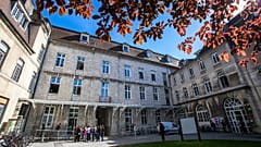 Université Marie-et-Louis-Pasteur - Cour intérieure de l'UFR SLHS à Besançon, site de Mégevand