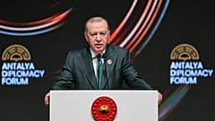 يلقي الرئيس التركي رجب طيب أردوغان كلمة خلال مراسم الافتتاح في منتدى أنطاليا الدبلوماسي، في مدينة أنطاليا جنوب تركيا، يوم الجمعة 17 أبريل/نيسان 2026. (تصوير: ريزا أوزيل)