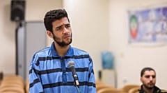 Ο AmirAli Mirjafari στο δικαστήριο