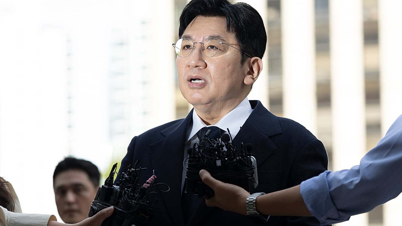 Caso frode Hybe, il patron di BTS Bang Si-Hyuk rischia l'arresto