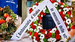 Kranzniederlegung der italienischen Botschaft in der Schweiz an der Gedenkstätte für die Opfer des Brandes von Crans-Montana