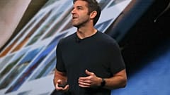 Apple'ın Donanım Mühendisliğinden Sorumlu Başkan Yardımcısı John Ternus, yeni ürünlerin duyurulduğu bir etkinlik sırasında yeni CEO. 30 Ekim 2018 Salı.