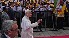 Papa Leo Ekvator Ginesi'nde 2026.04.21.