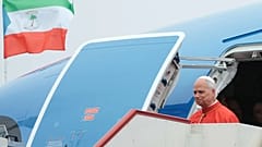 El Papa León llega a Malabo, Guinea Ecuatorial, el martes 21 de abril de 2026, en el noveno día de su visita pastoral de 11 días a África.