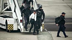 Moldovalı oligark Vladimir Plahotniuc, 1 milyar dolarlık banka dolandırıcılığı suçlamasıyla karşı karşıya, Yunanistan'dan iade edildikten sonra polis eşliğinde Kişinev'de, 25 Eylül 2025