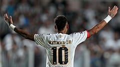 Neymar, jugador del Santos, reacciona durante un partido de la liga brasileña de fútbol contra el Remo en Santos, Brasil, el 2 de abril de 2026.