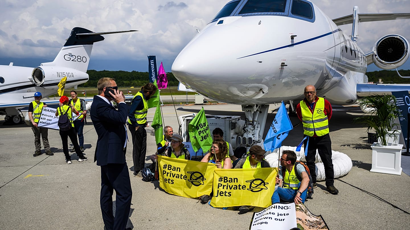 'Ground the jets' — EU lawmakers take aim at luxury flights in energy crunch