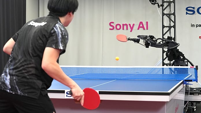 AI sorprendente: ACE il robot che sfida campioni di ping-pong umano 3 Robot gioca a ping pong contro professionisti