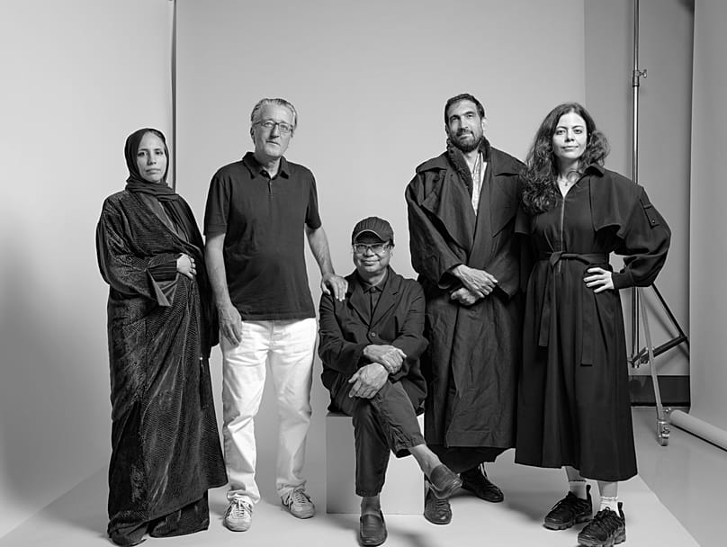 Für Katar hat der Künstler Rirkrit Tiravanija eine zeltartige Struktur entworfen, die als Ort des kulturellen Austauschs dient.