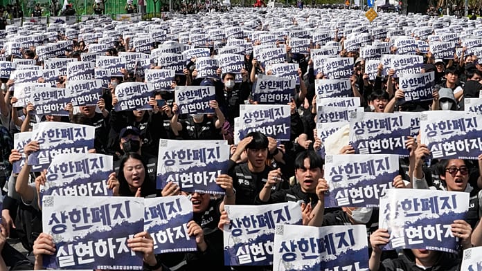 Sciopero Samsung: Dipendenti Chiedono Profitti AI nel Boom Tecnologico 3 Proteste lavoratori Samsung presso stabilimento chip in Corea del Sud