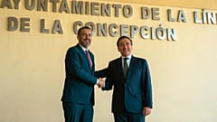 Juan Franco, alcalde de La Línea de la Concepción, recibe al ministro de Exteriores, José Manuel Albares, el 23 de abril de 2026