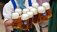 Bier beim Münchner Oktoberfest, 21. September 2024