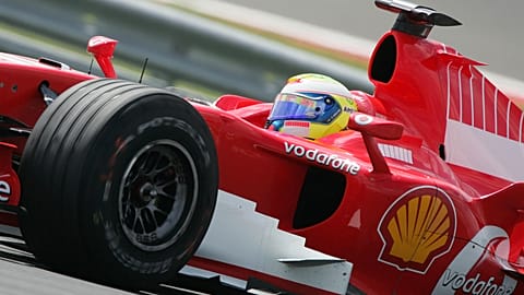 ARŞİV: Ferrari’nin Brezilyalı Formula 1 pilotu Felipe Massa, 26 Ağustos 2006 Cumartesi günü İstanbul Park pistindeki üçüncü antrenman seansında virajı alırken.