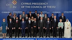 Die Staats- und Regierungschefs der EU und des Nahen Ostens posieren für ein Familienfoto auf dem EU-Gipfel in Nikosia, 24. April 2026