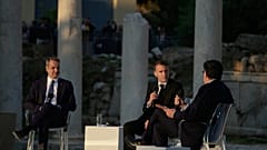 Εμανουέλ Μακρόν, Κυριάκος Μητσοτάκης και Αλέξης Παπαχελάς στη Ρωμαϊκή Αγορά, Αθήνα
