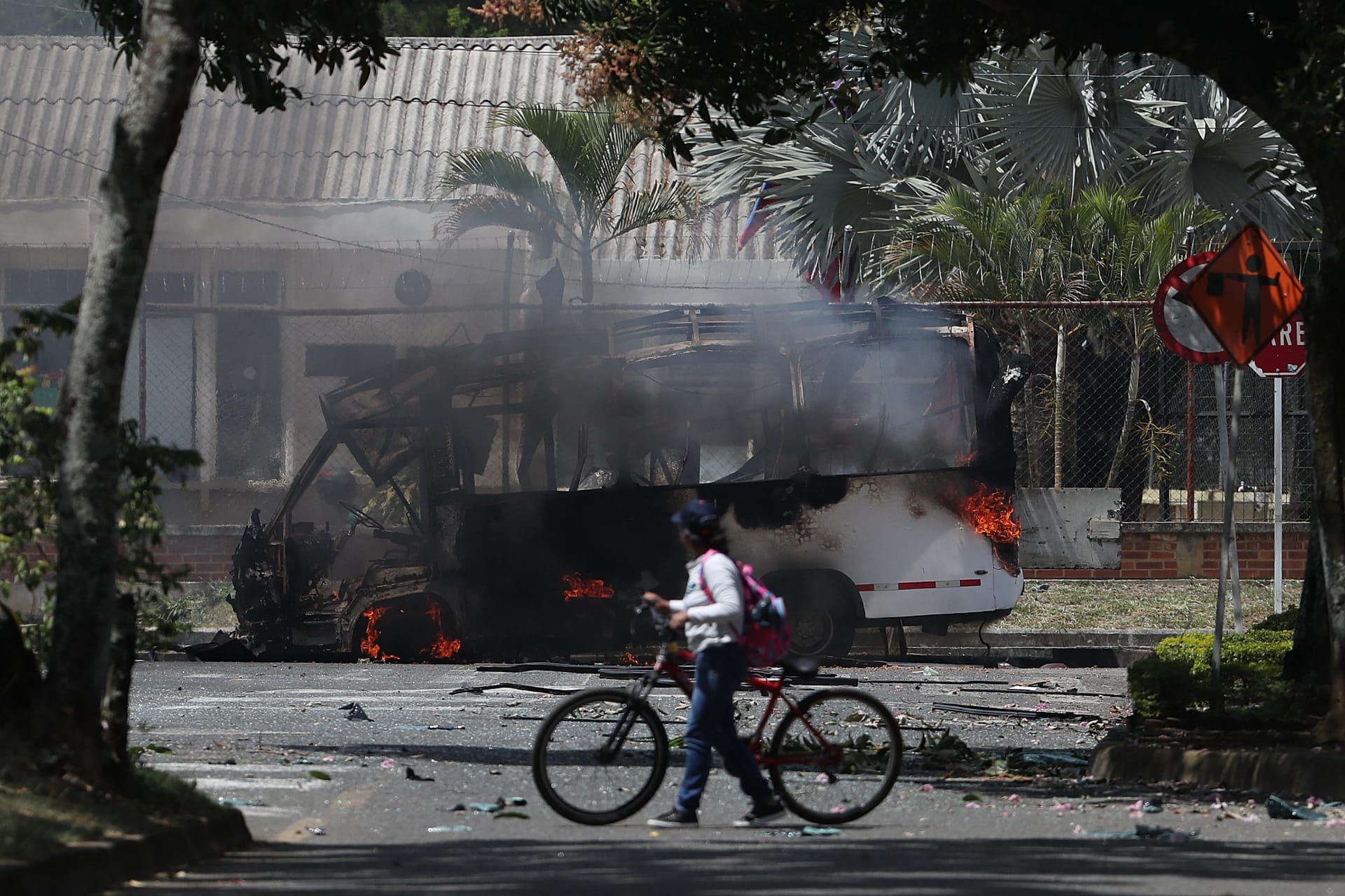 Explosión en Cali: un ataque con bomba cerca de una base militar deja ...
