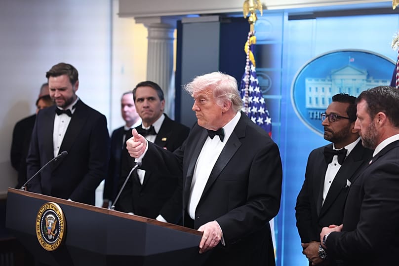 Başkan Donald Trump, saldırı girişiminin ardından gazetecilerin karşısına geçti, 25 Nisan 2026.