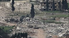 Gepanzerte Mannschaftstransporter der IDF im Südlibanon, vom Norden Israels aus gesehen, Mittwoch, 15. April 2026 (AP Photo/Ariel Shalit)