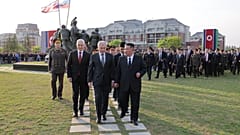 Kim Dzsongun, Vjacseszlav Volodin és Andrej Belousov a phenjani emlékmúzeum megnyitóján.