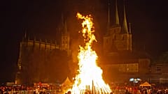 Denn dort sollen Hexen einen Pakt mit dem Teufel haben - und ihn einmal jährlich in der sogenannten Walpurgisnacht zum Tanzen treffen.