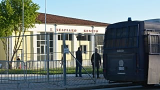 Η είσοδος της αίθουσας όπου διεξάγεται η δίκη