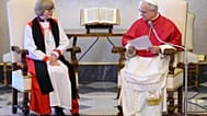 L'incontro tra l'arcivescovo di Canterbury Sarah Mullally e Papa Leone XIV, in Vaticano, il 27 aprile 2026