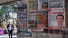 Archivio: Giornali in vendita a Città del Messico lunedì 23 febbraio 2026, un giorno dopo l'uccisione di "El Mencho" da parte dell'esercito.