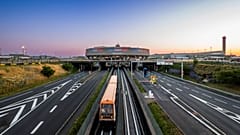 Sonnenaufgang über dem Flughafen Paris-Charles-de-Gaulle