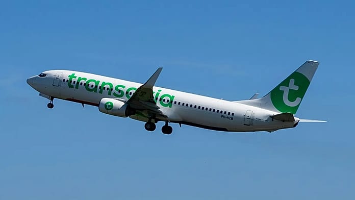 Crisi carburante aerei: ultime cancellazioni voli compagnie europee – cosa sapere per il viaggio 1 Aeroporto europeo con aerei e passeggeri
