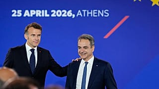 Le Premier ministre grec Mitsotakis et le Président français Macron lors de la conclusion du Forum économique Grèce-France à Athènes, en Grèce, le samedi 25 avril 2026.